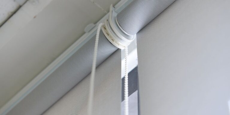 Cómo mejorar la eficiencia energética de tu hogar con cortinas y persianas adecuadas