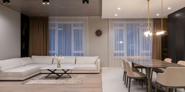 Cortinas y Persianas: Innovaciones Tecnológicas para el Hogar Moderno